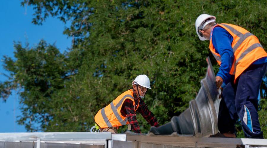 Professional residential roofers in Redmon, IL